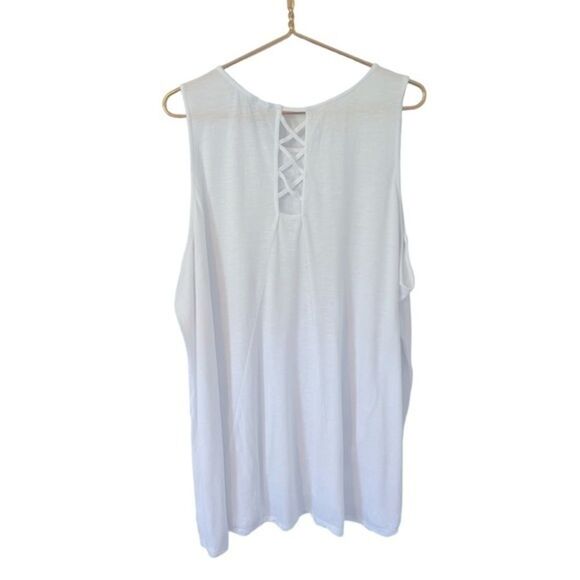 Torrid Woman’s White Top With Crocheted Detailing, Size 4 - Picture 2 of 2